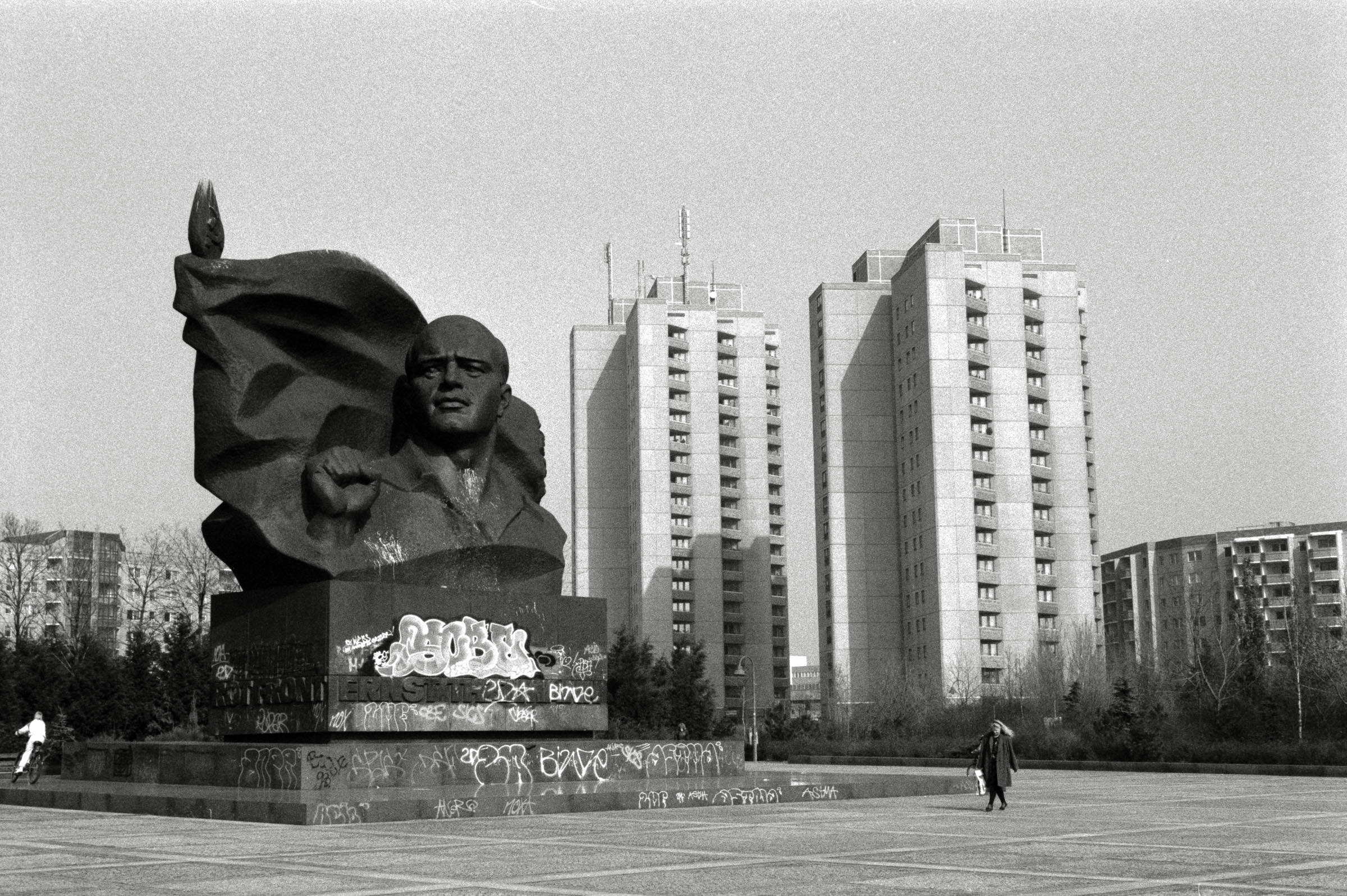 AHP F1993 03 007 sc240902 img19 NLP